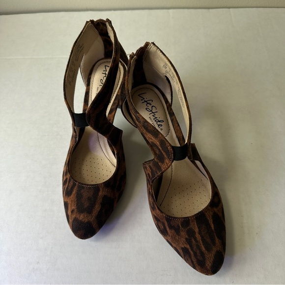 Life Stride Women's Brown Leopard Heels - Picture 1 of 5